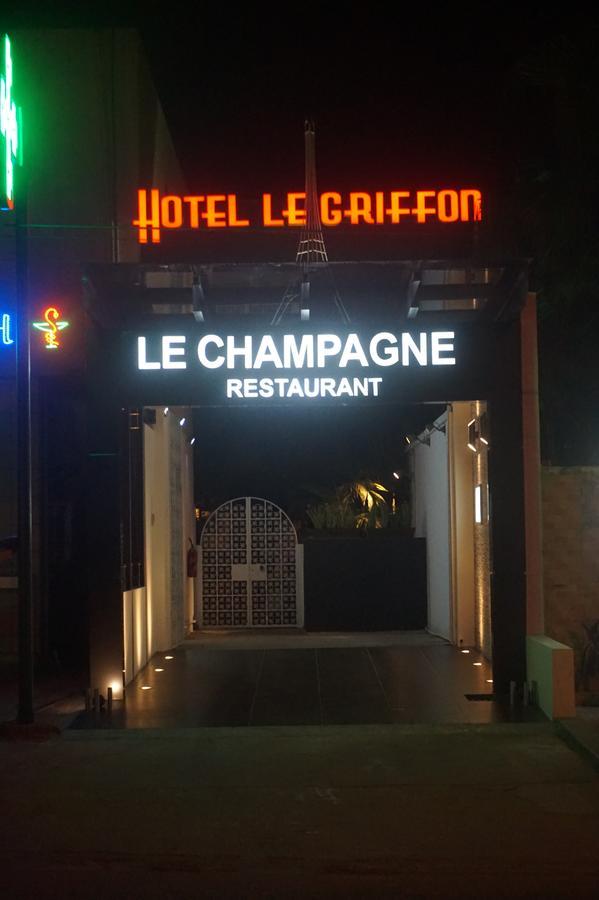 Hotel Le Griffon Abiyán Exterior foto